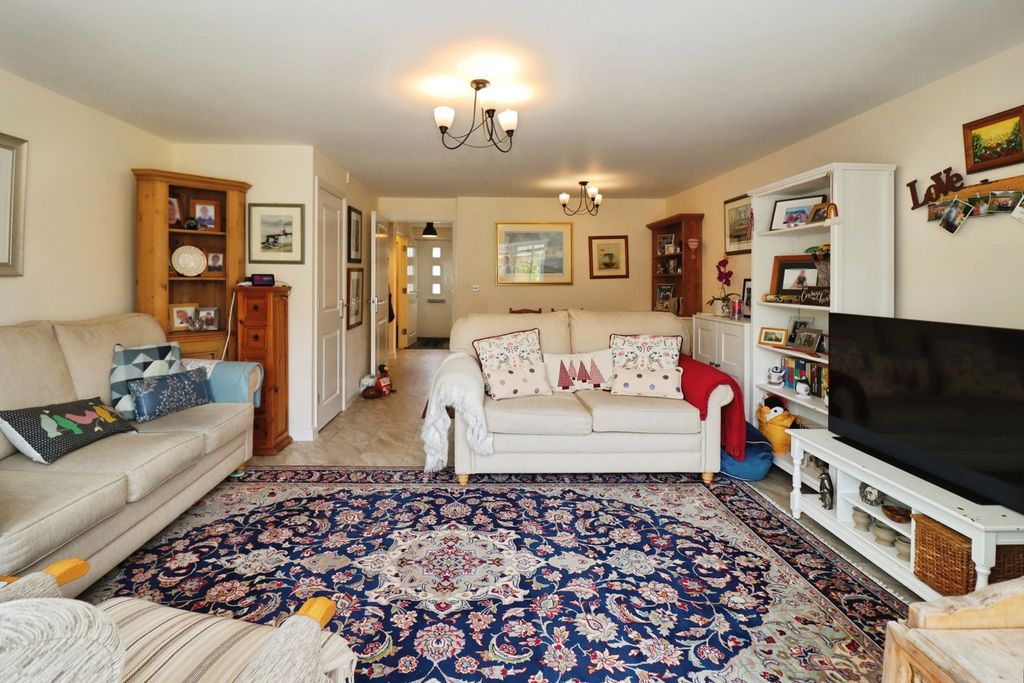 Property photo 2 of 17 Photo