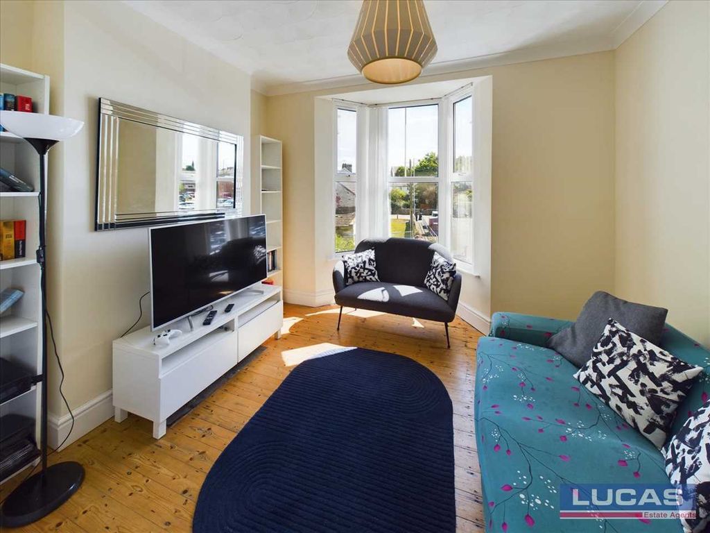 Property photo 3 of 27