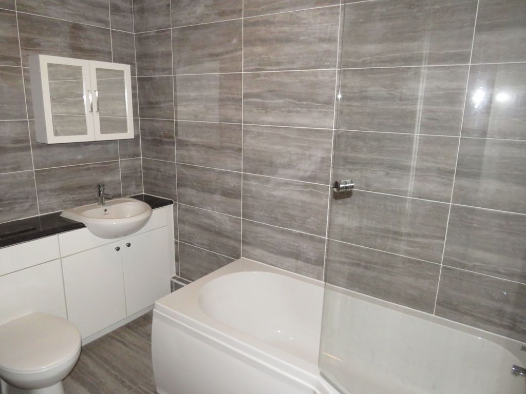 Property photo 1 of 8 Master Bathroom