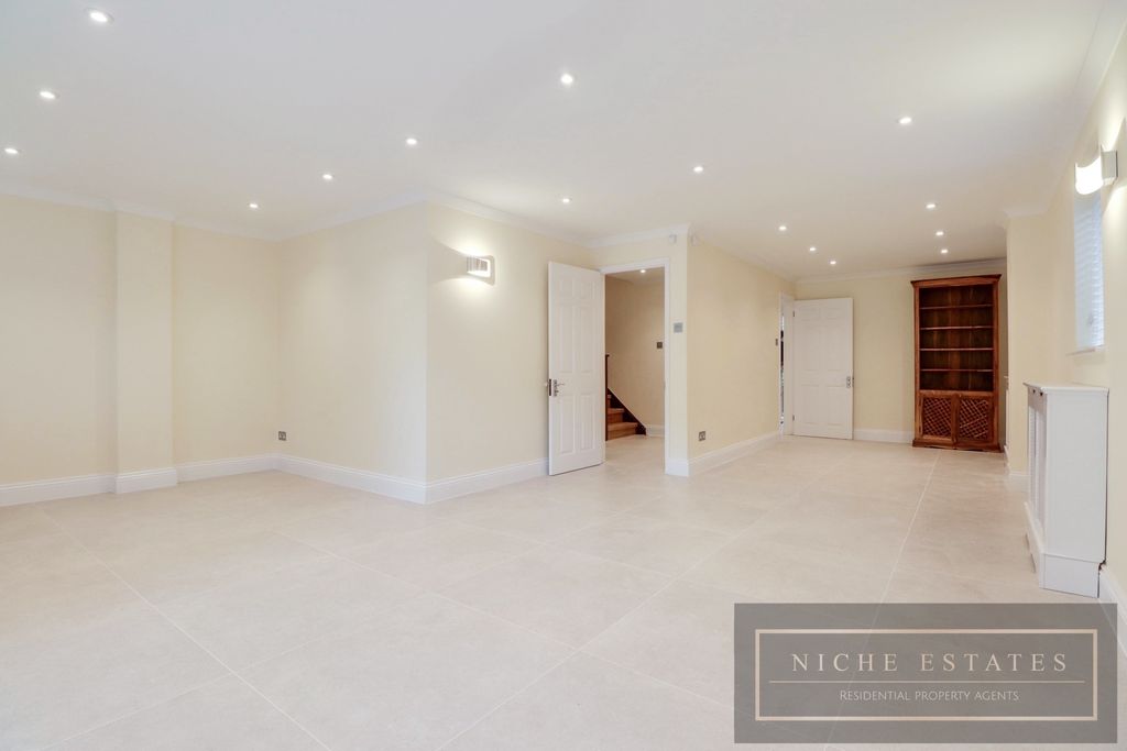 Property photo 2 of 24