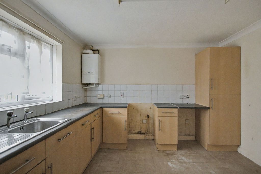 Property photo 2 of 14 5 Sandpiper Close, Walthamstow, London E17 5Sp