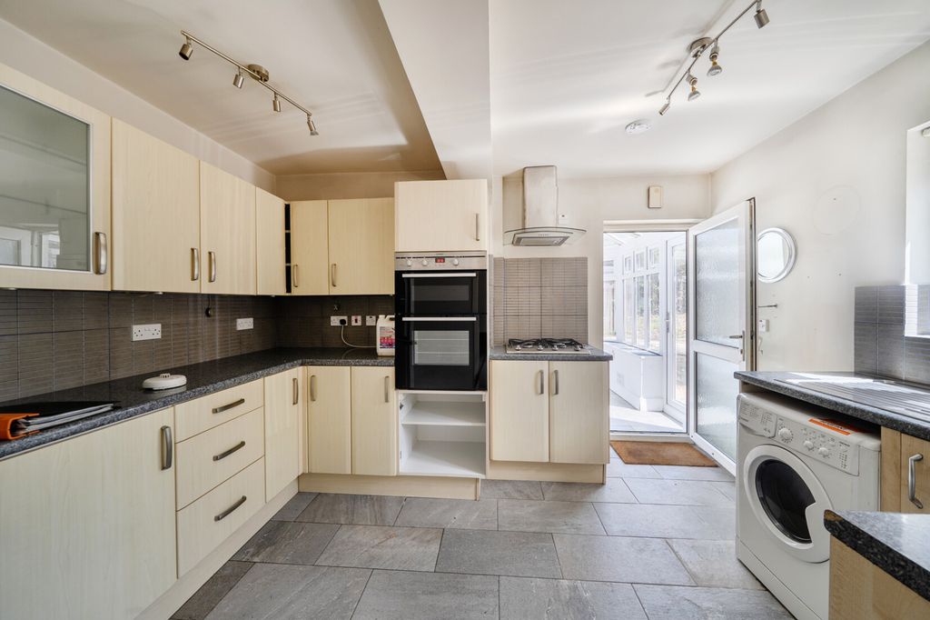 Property photo 2 of 21 Kitchen