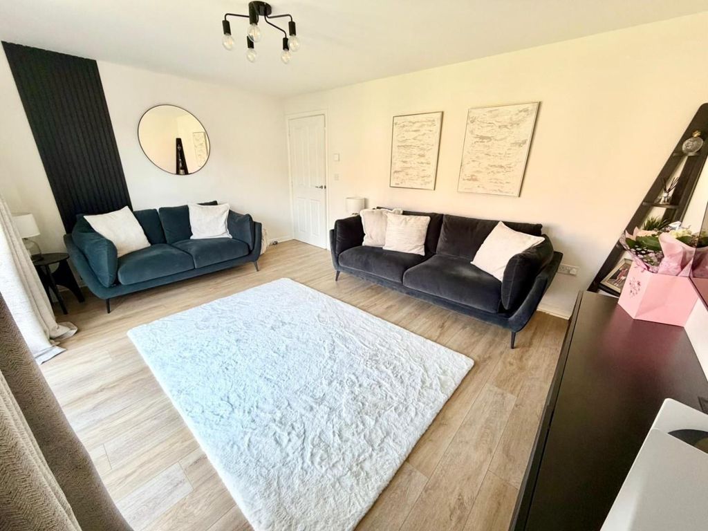 Property photo 2 of 19 Lounge