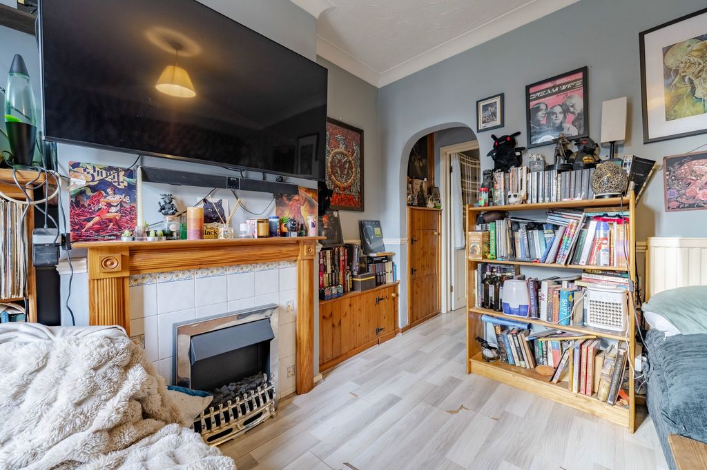 Property photo 2 of 13