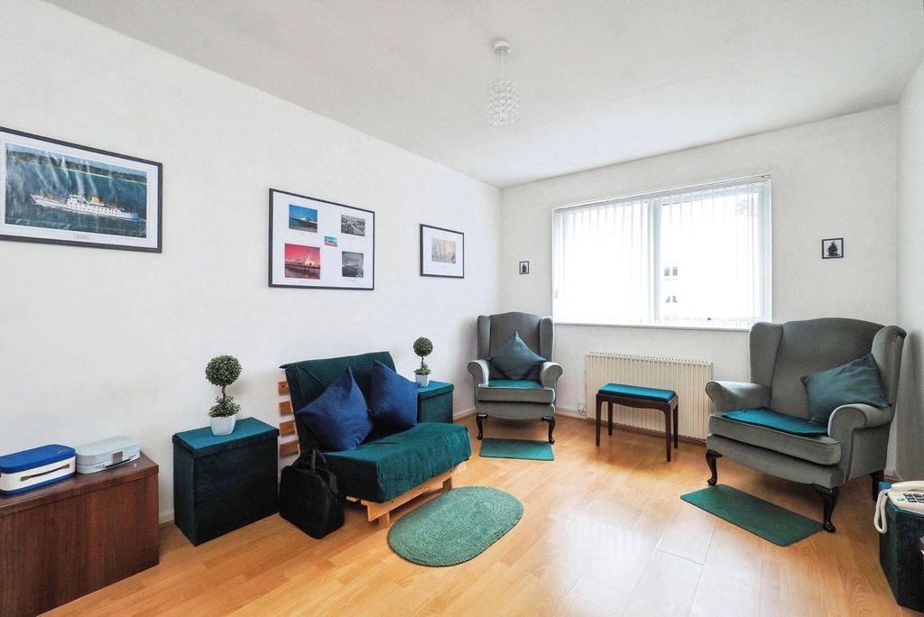 Property photo 2 of 15 Lounge