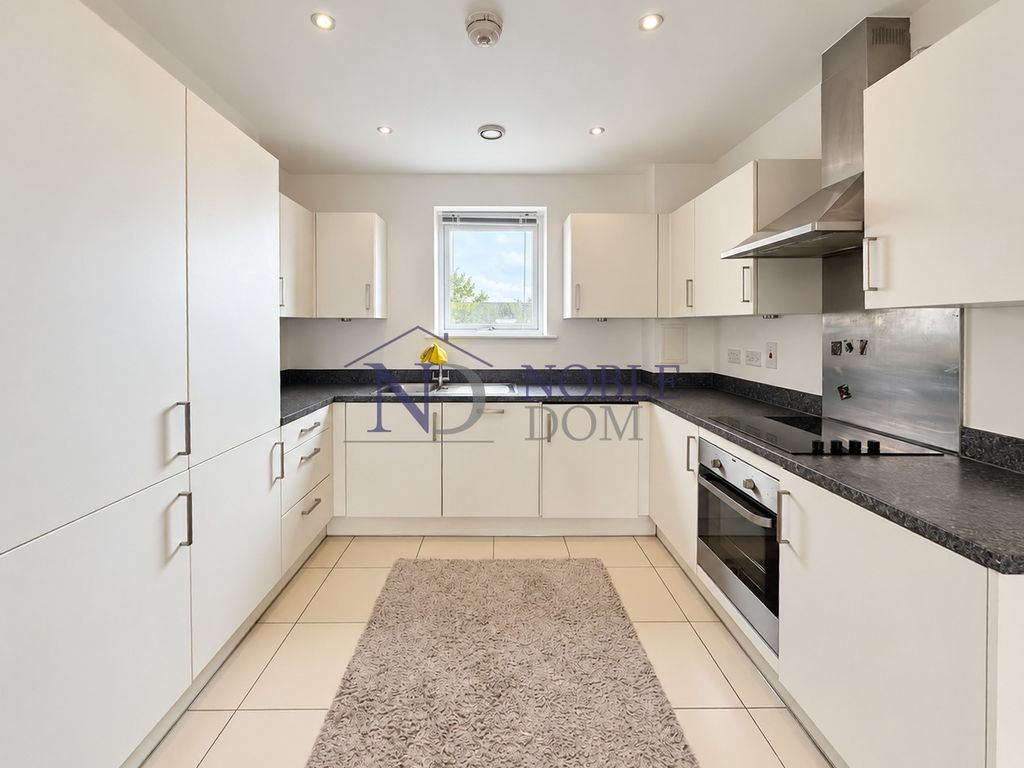 Property photo 1 of 7 One-Bedroom Flat In Hounslow