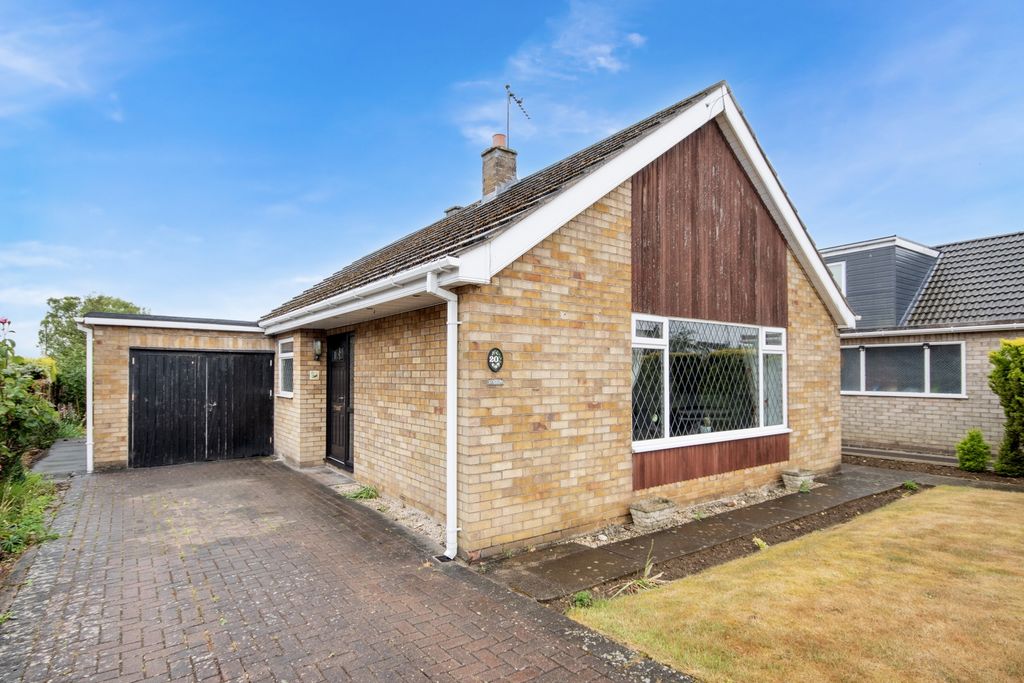 Property photo 3 of 11 Ewemove Estate Agents Scunthorpe - Front Aspect