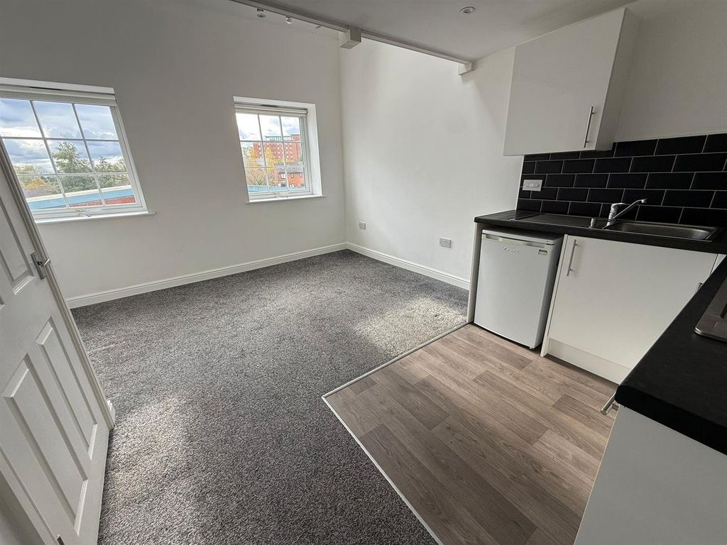 Property photo 2 of 6 Full Room.Jpeg