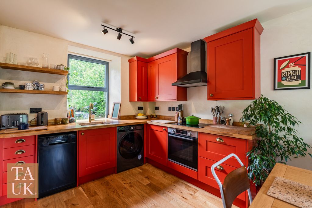 Property photo 2 of 36