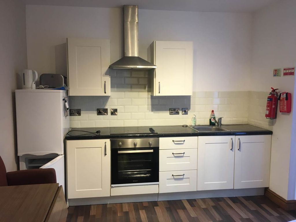 Property photo 2 of 9 Kitchen