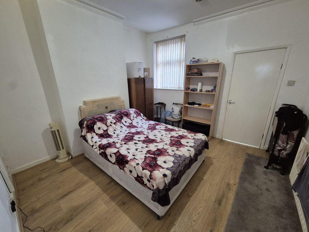 Property photo 3 of 9 Dining