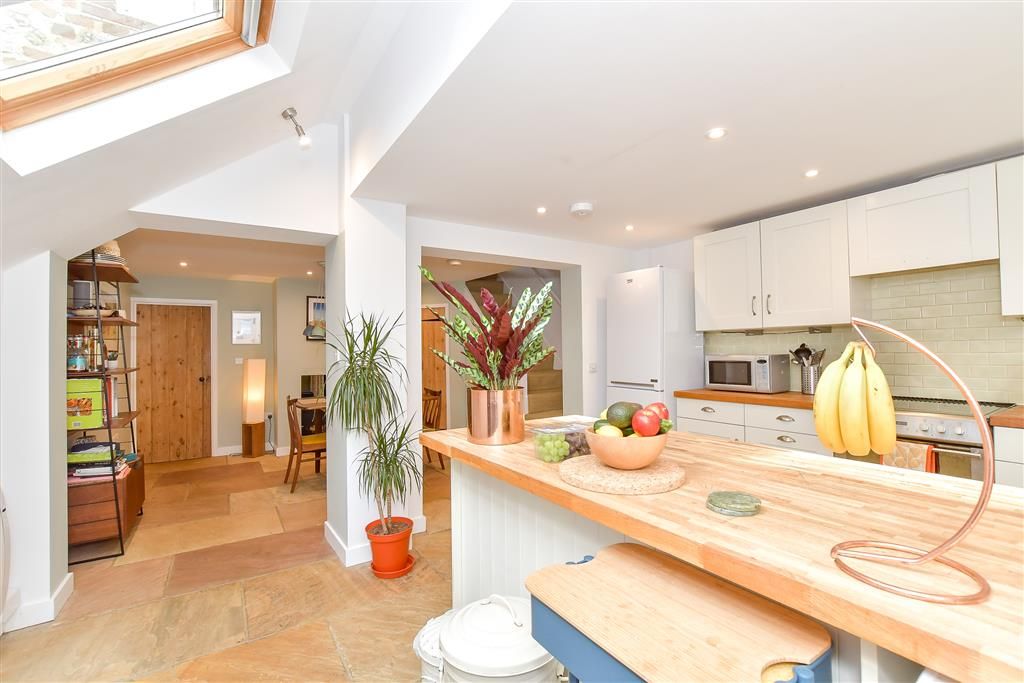 Property photo 3 of 16 Kitchen