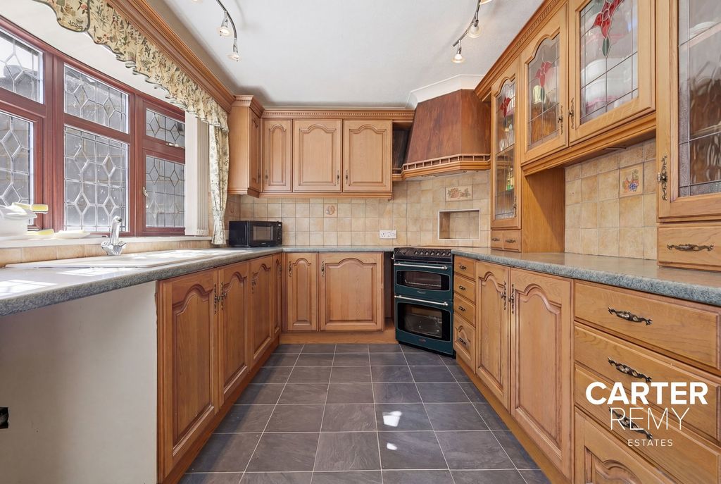 Property photo 2 of 36