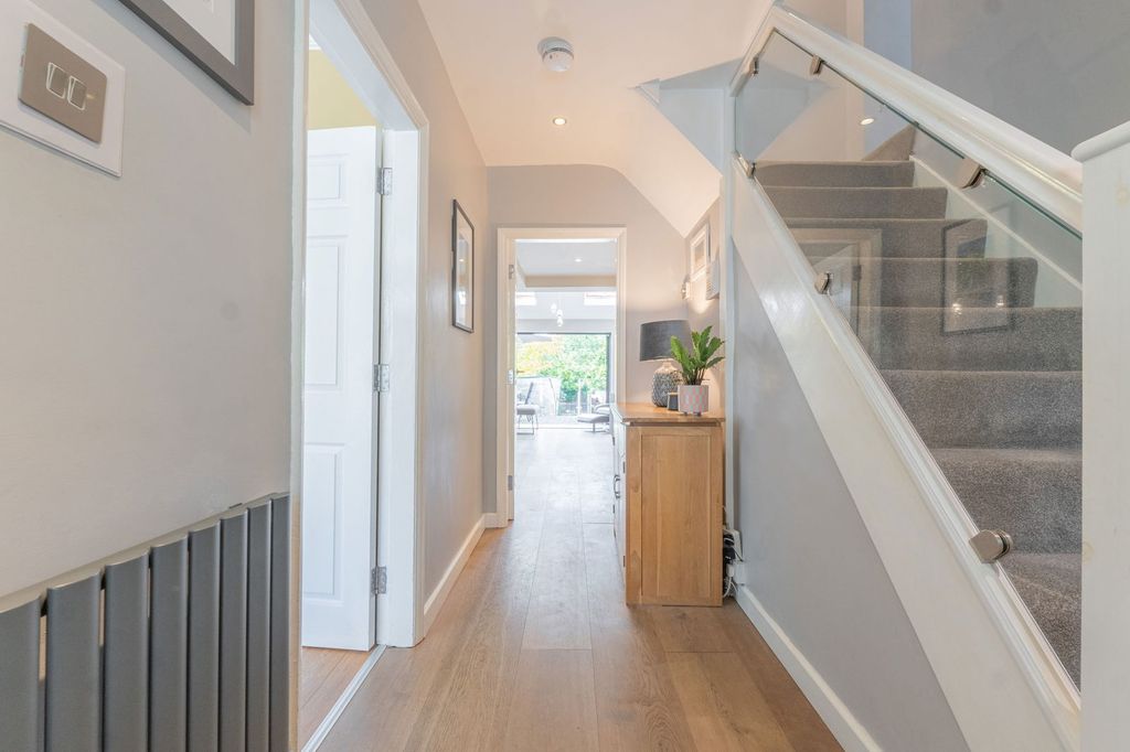 Property photo 3 of 42