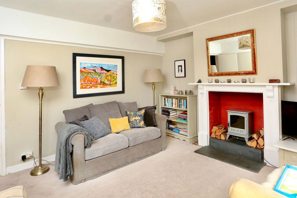 Property photo 3 of 32