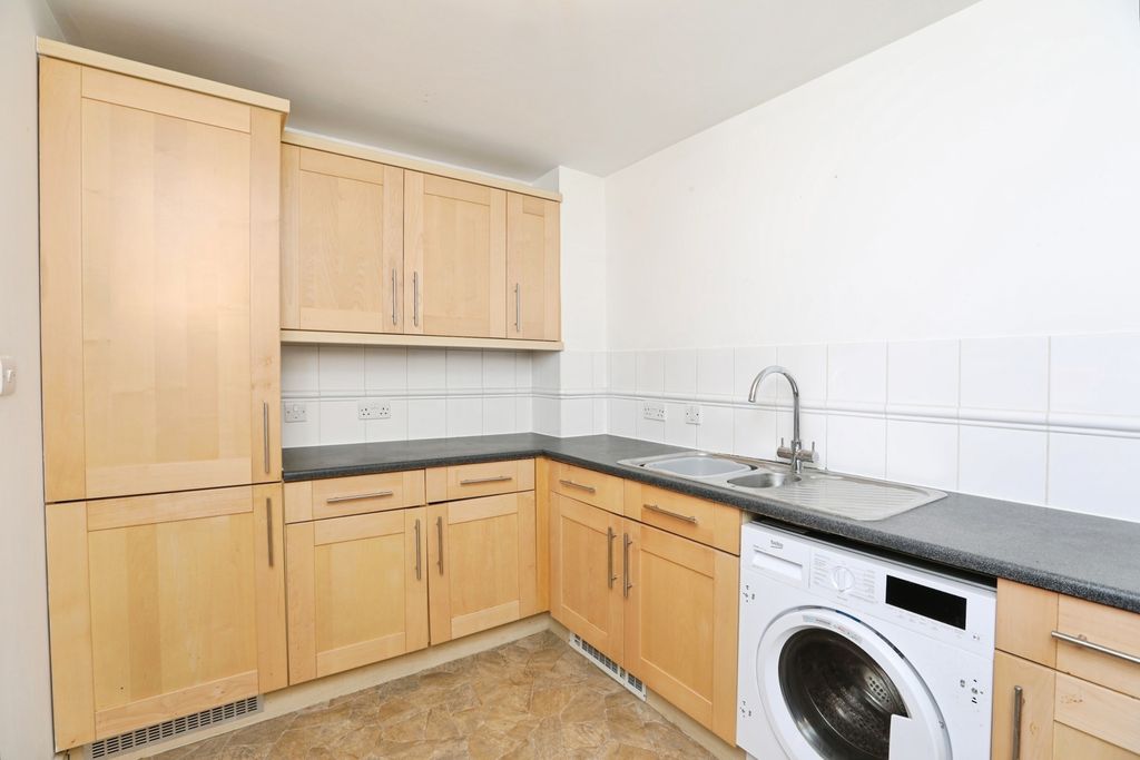 Property photo 2 of 11 Kitchen