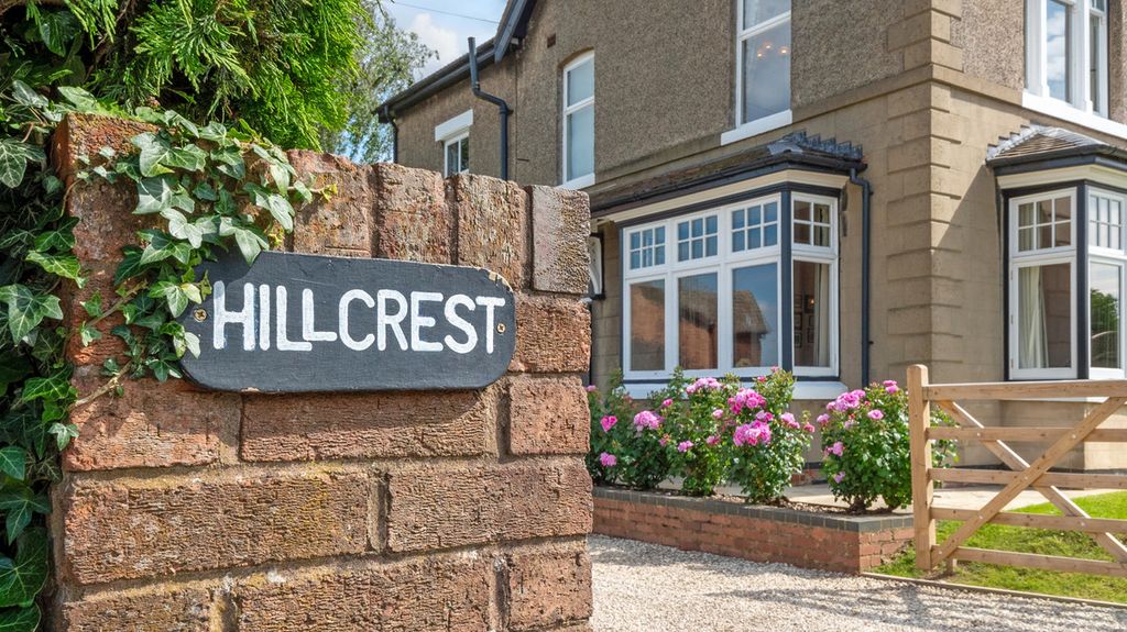 Property photo 2 of 42