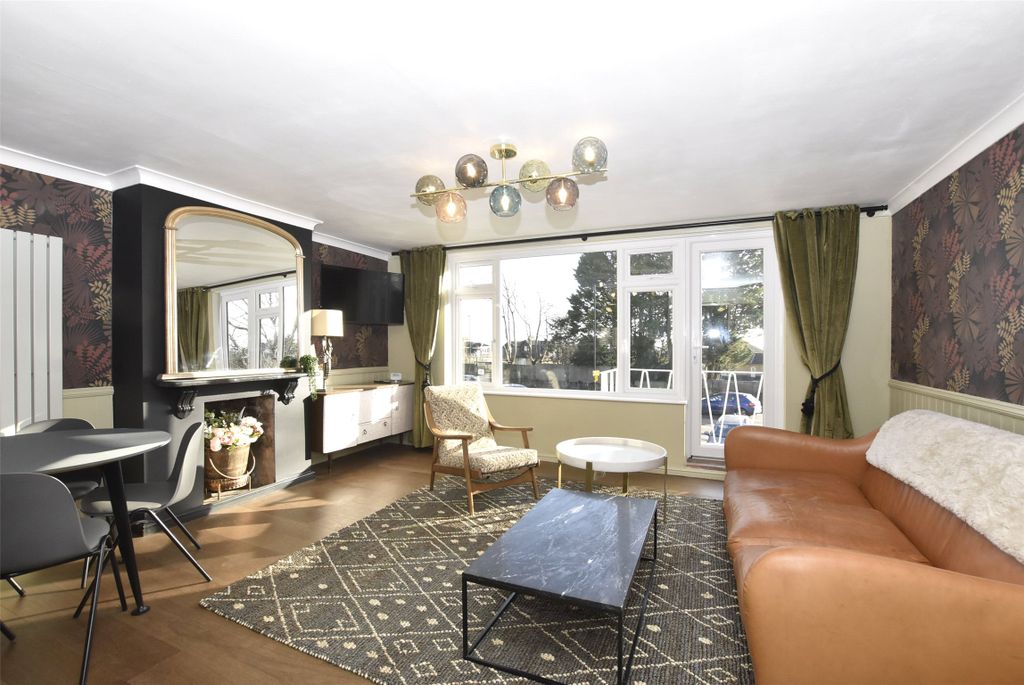 Property photo 2 of 12 Living Room