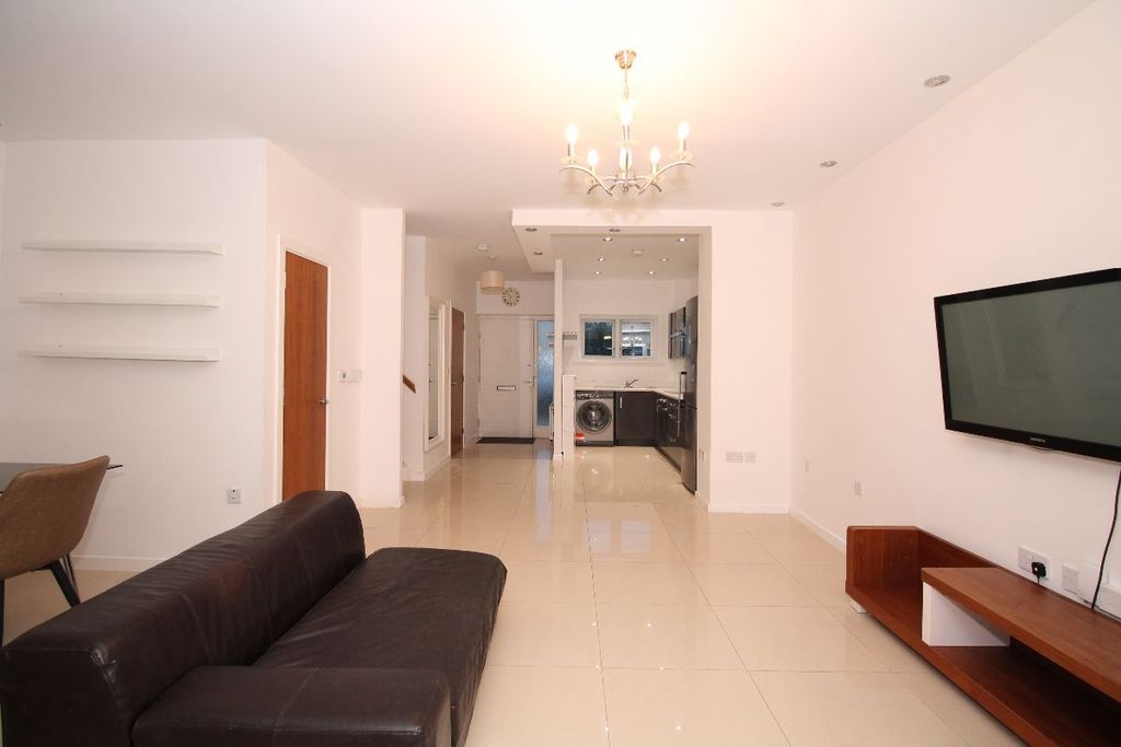 Property photo 3 of 30