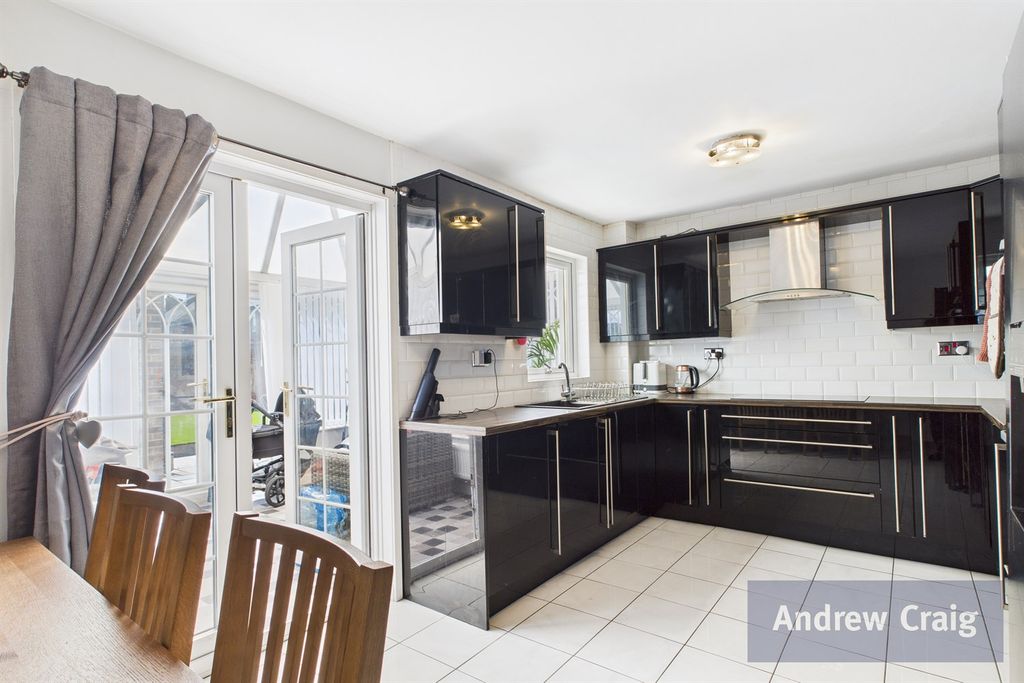 Property photo 3 of 11 Kitchen/Diner