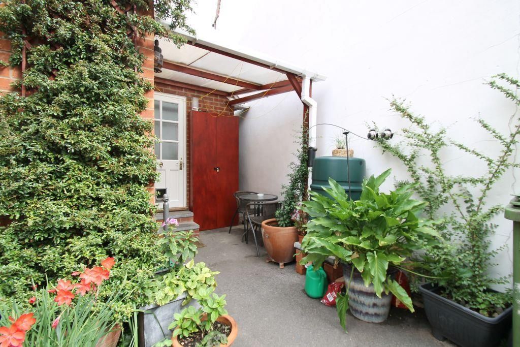 Property photo 3 of 16 Side