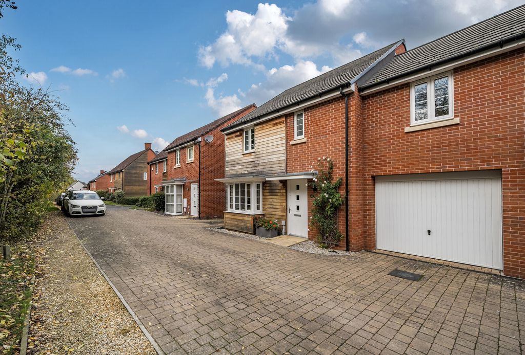 Property photo 2 of 18 1376784-1-690E3E5...