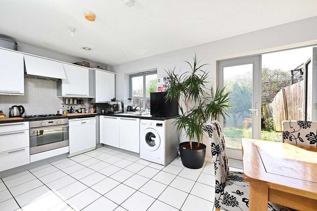 Property photo 2 of 10 Mailing Way