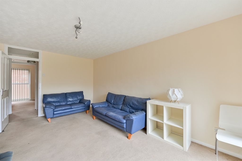 Property photo 3 of 7 Living Room
