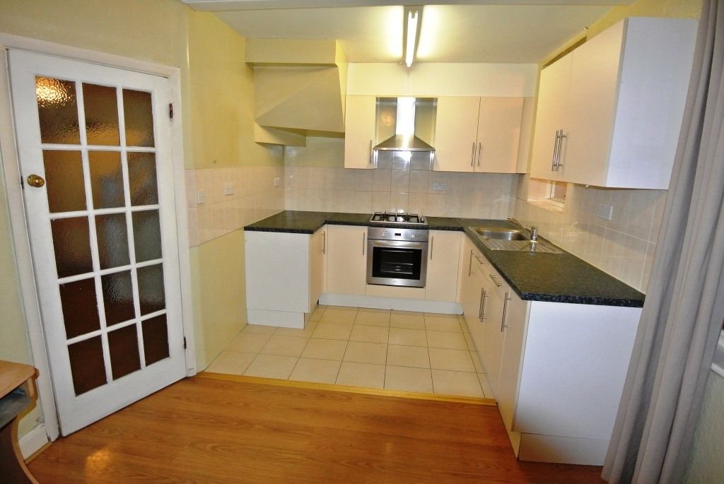 Property photo 2 of 9 Kitchen