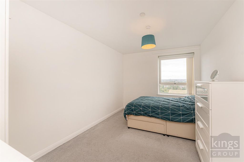 Property photo 1 of 18 Bedroom 2