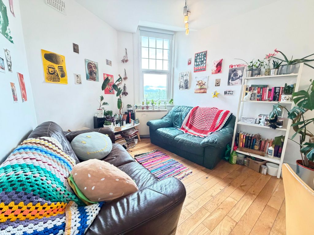 Property photo 2 of 25