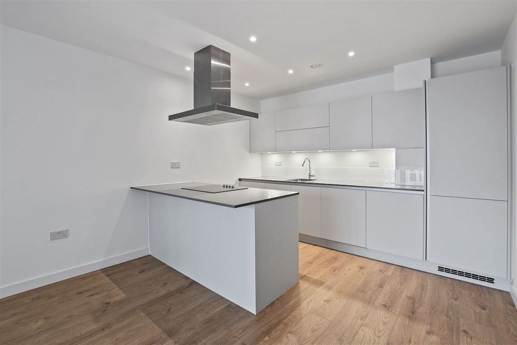 Property photo 2 of 8 Kitchen