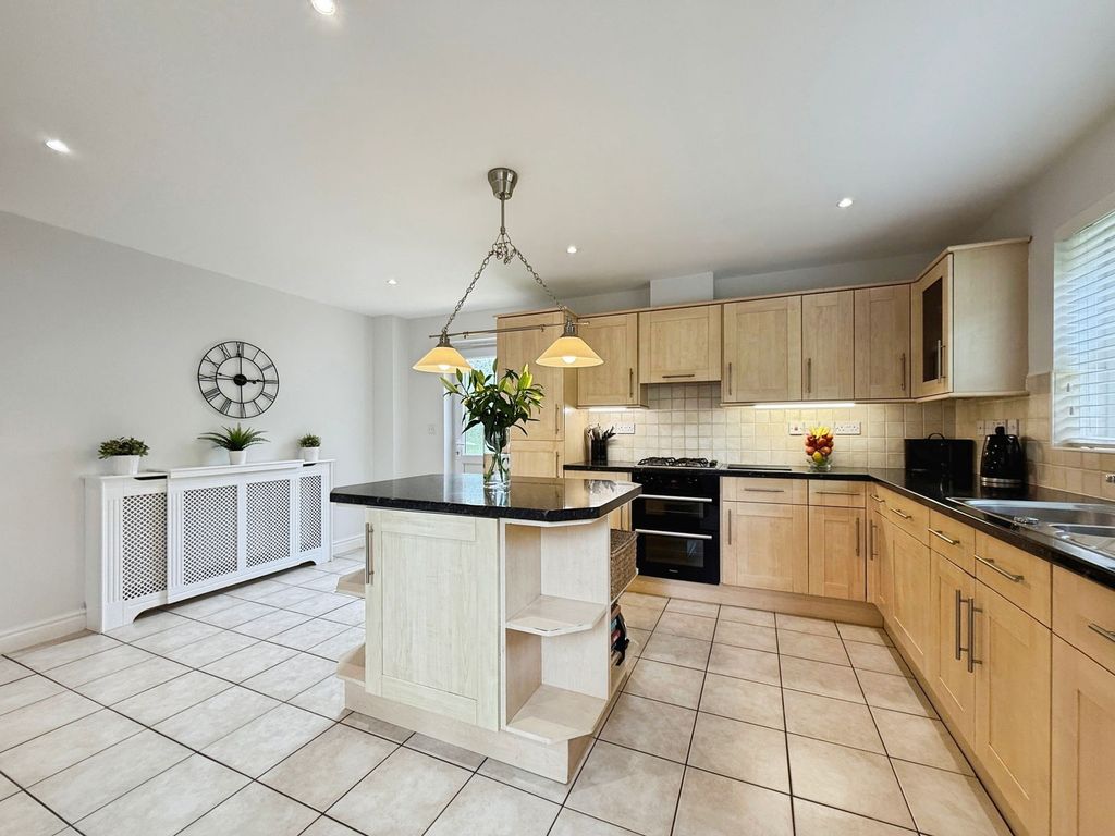 Property photo 2 of 37