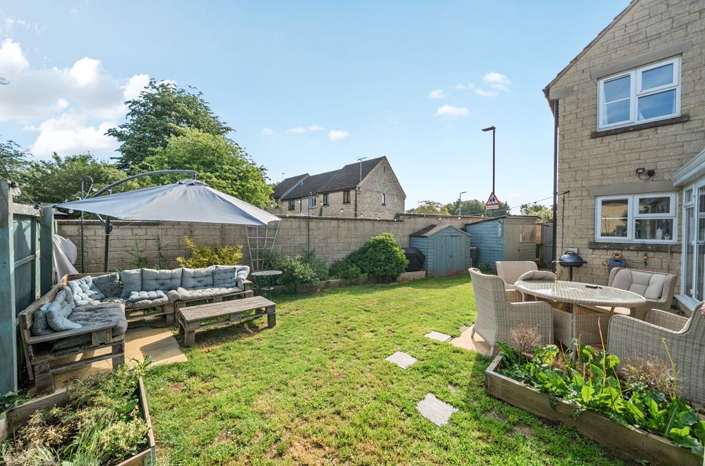 Property photo 2 of 19 Garden
