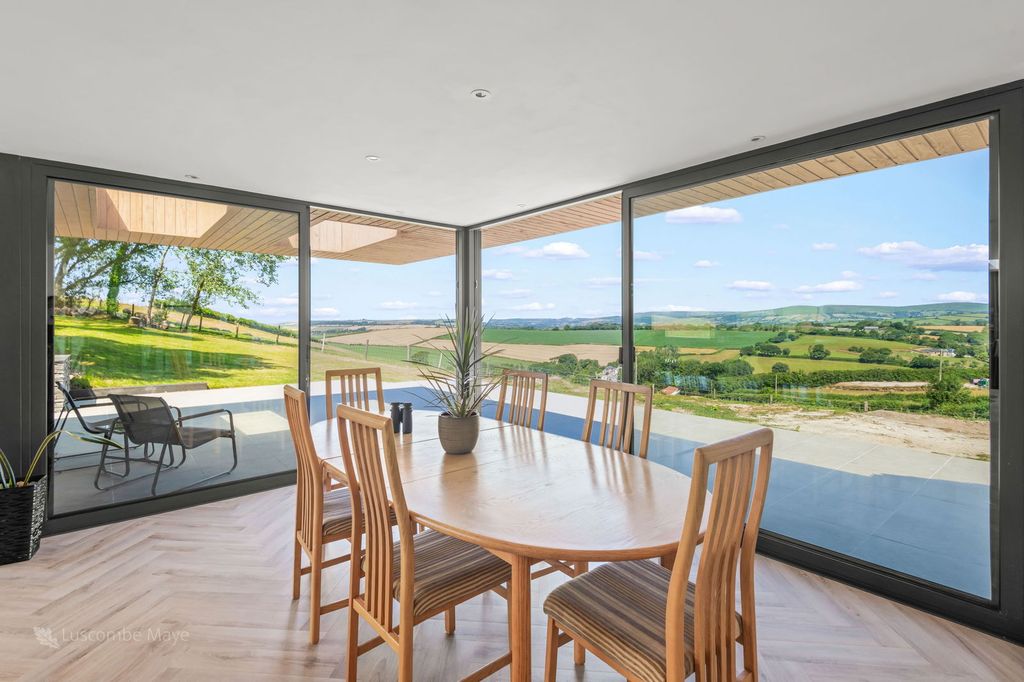 Property photo 3 of 40