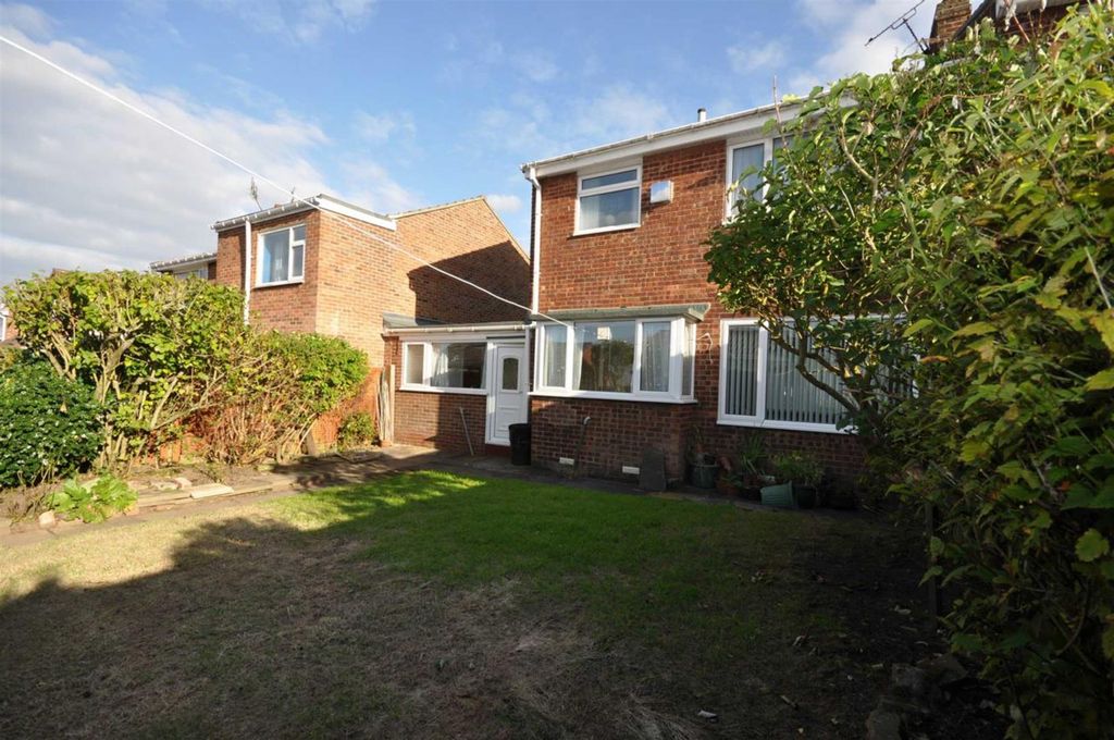 Property photo 3 of 11 Outside