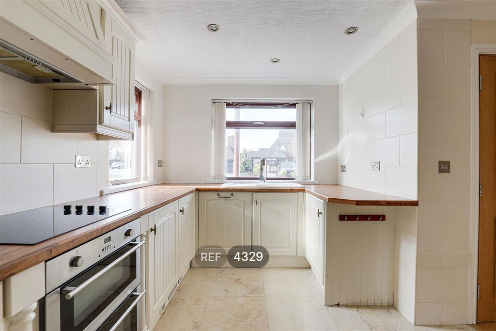 Property photo 3 of 14 Kitchen