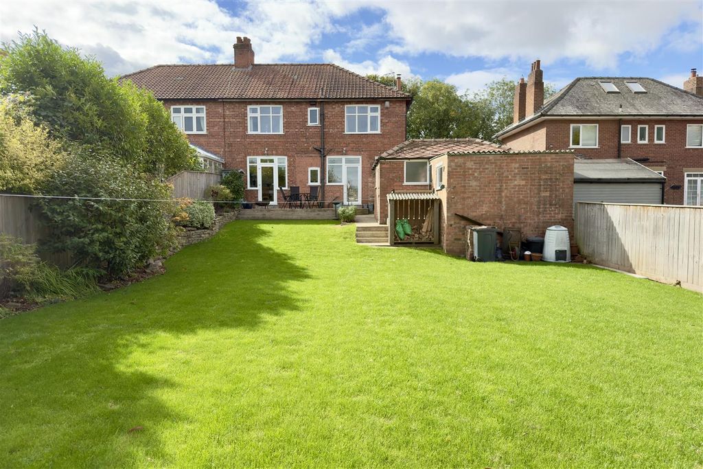 Property photo 2 of 30