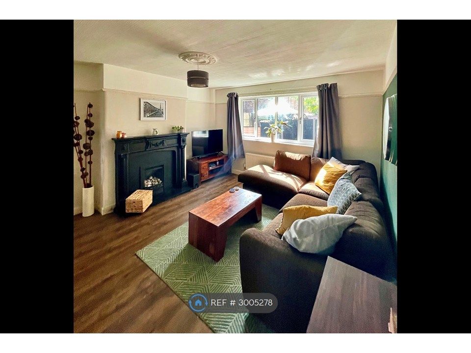 Property photo 1 of 18 Living Room 1