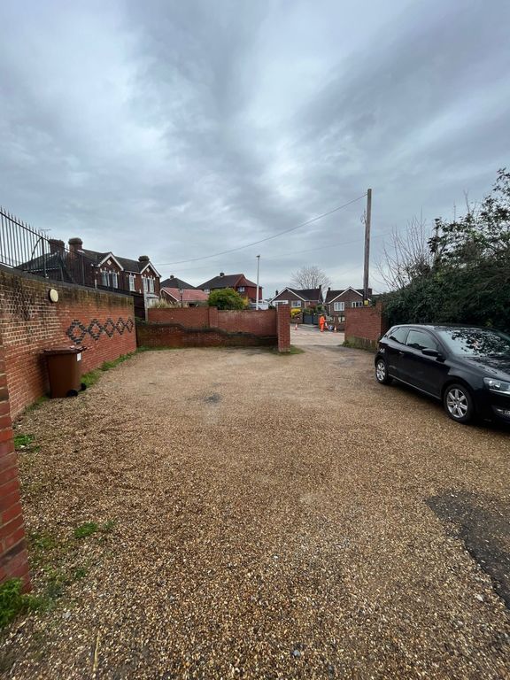 Property photo 2 of 25