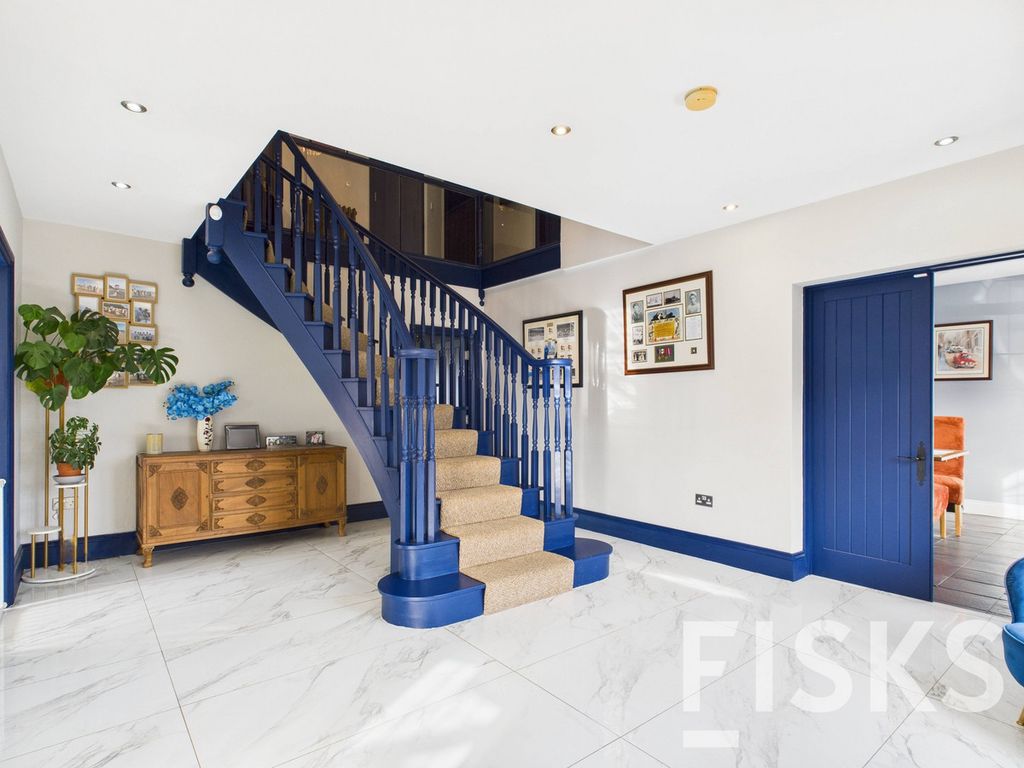 Property photo 2 of 32