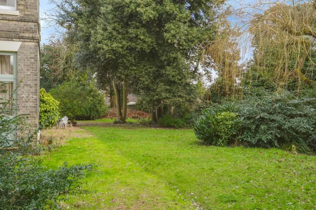 Property photo 2 of 22