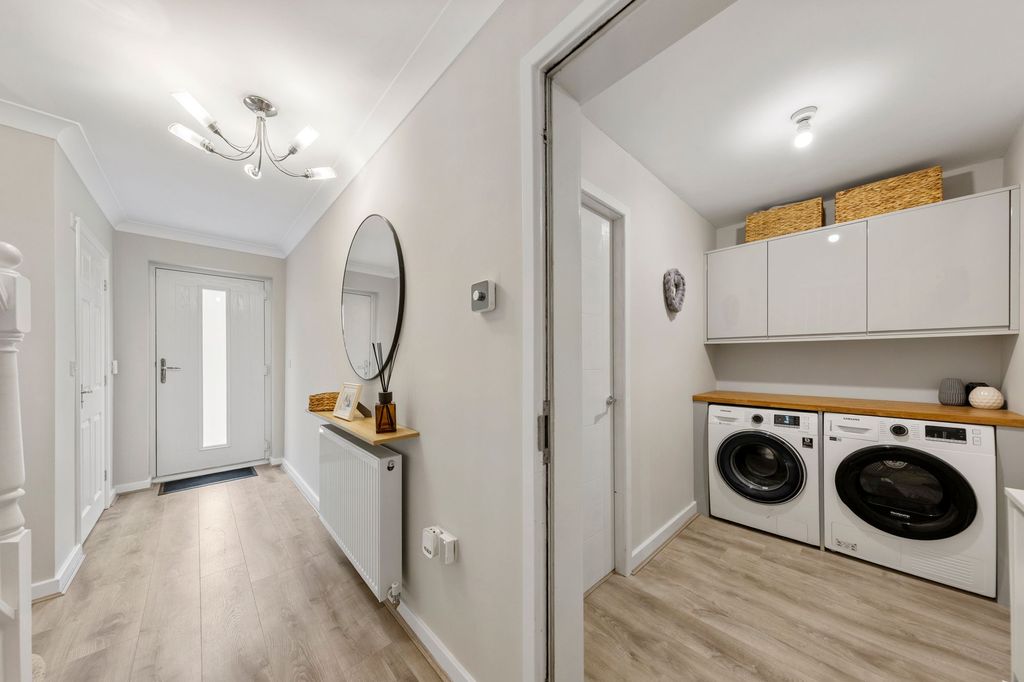 Property photo 3 of 28