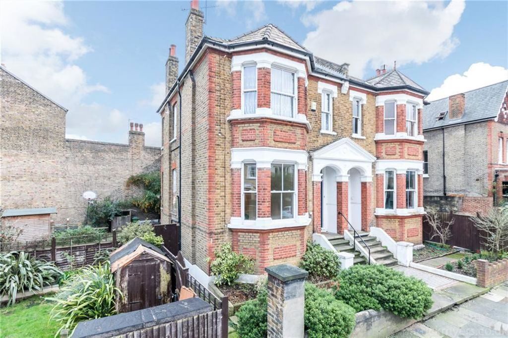 Property photo 1 of 8