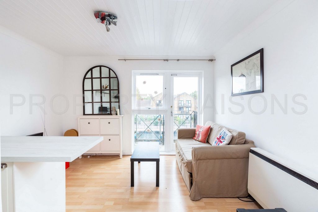 Property photo 3 of 8 Photo 6