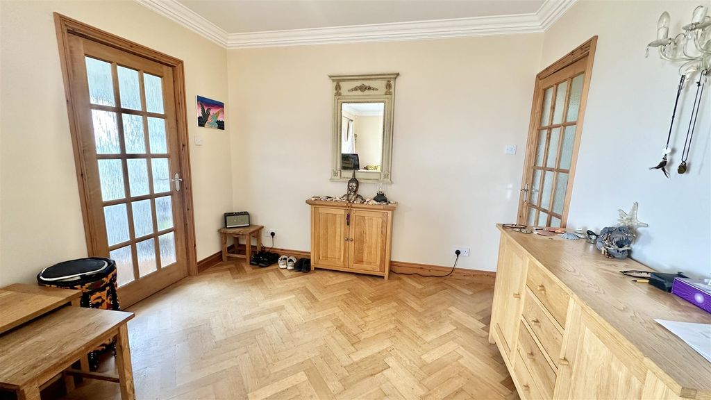 Property photo 3 of 25