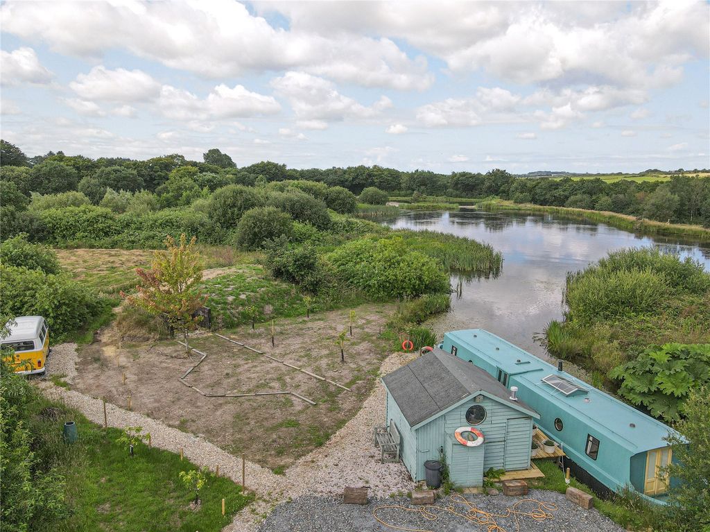 Property photo 2 of 29 Picture No. 33