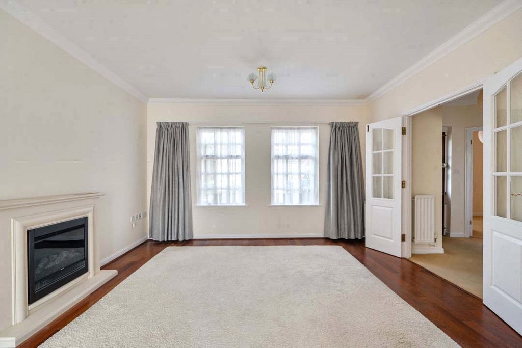 Property photo 2 of 17 Sitting Room