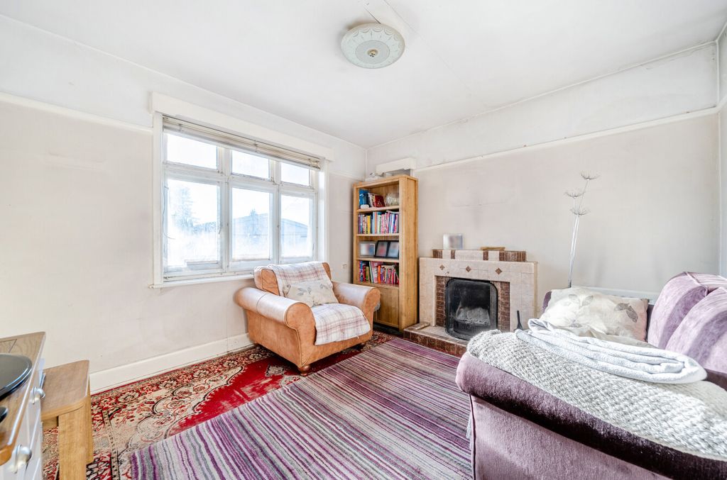 Property photo 2 of 8 1385810-25-69301E...