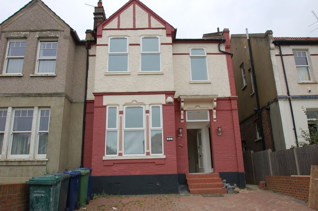 Property photo 1 of 4 2 Bed Flat To Rent Sunny Gardens, Hendon Nw4